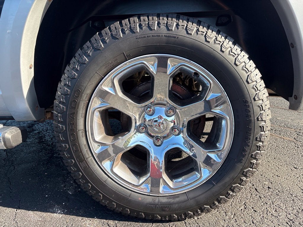 2017 RAM 1500 Laramie Crew Cab 4x4 5'7" Box
