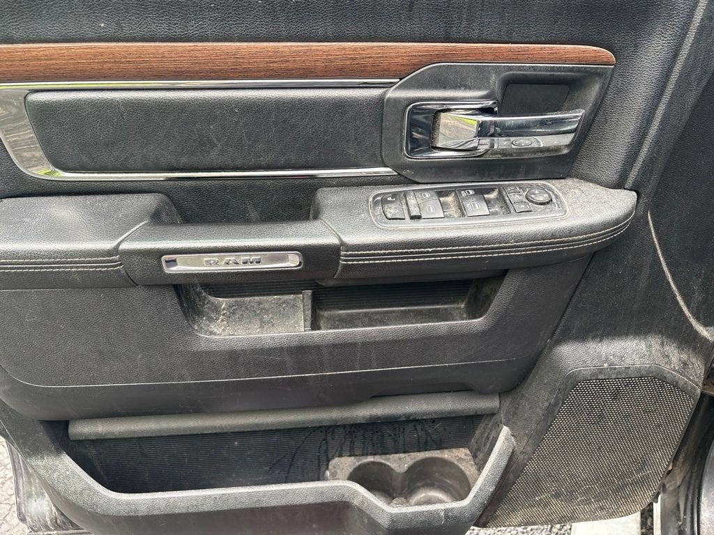2017 RAM 1500 Laramie Crew Cab 4x4 5'7" Box