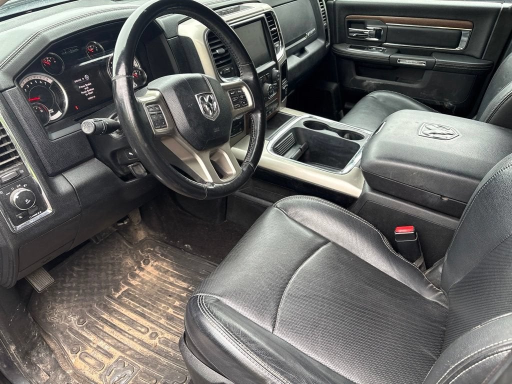 2017 RAM 1500 Laramie Crew Cab 4x4 5'7" Box