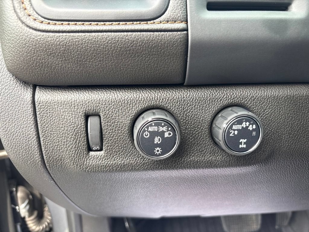 2022 GMC Canyon 4WD AT4 w/Leather