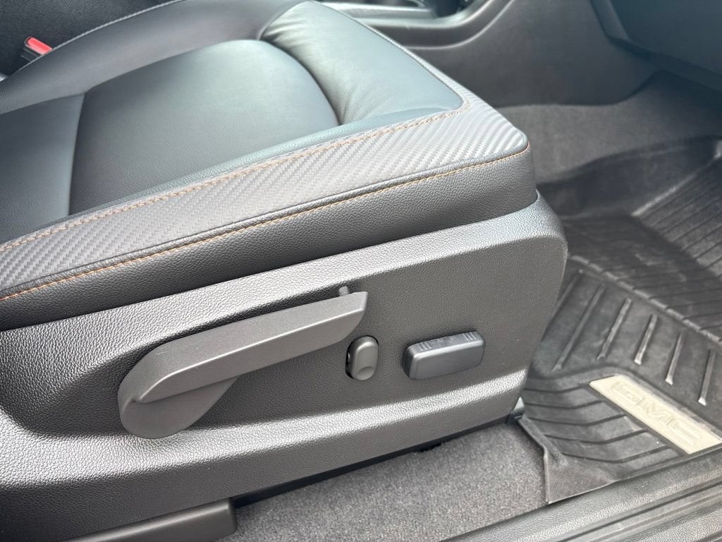 2022 GMC Canyon 4WD AT4 w/Leather