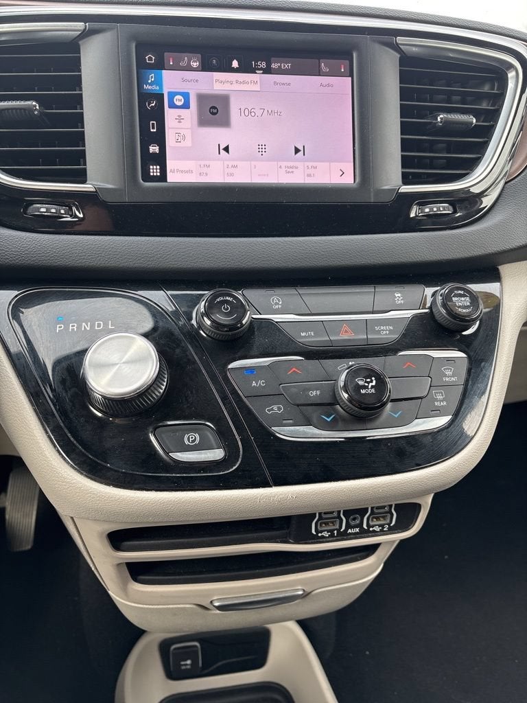2023 Chrysler Voyager LX